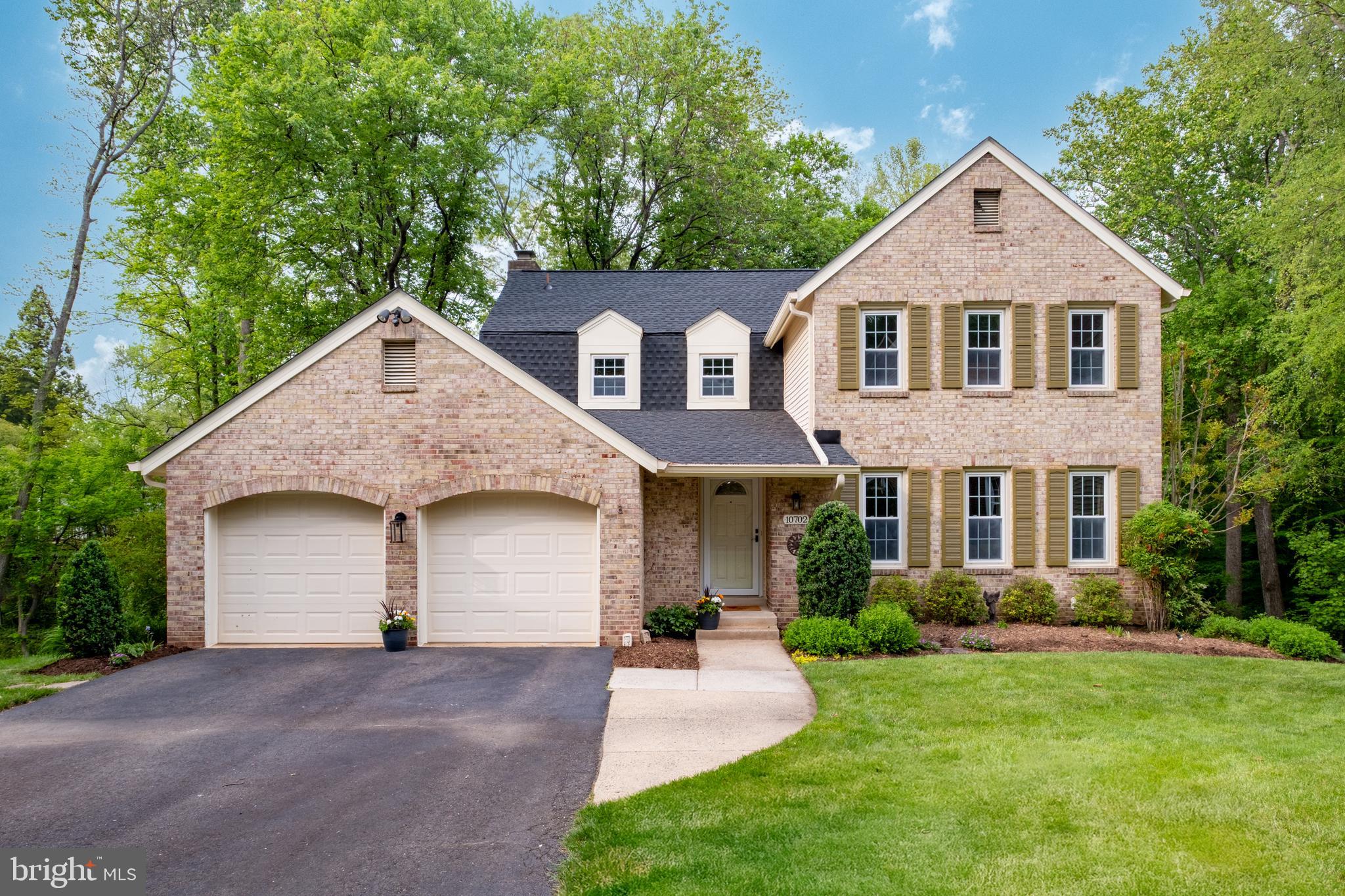 10702 DUNDAS OAK COURT