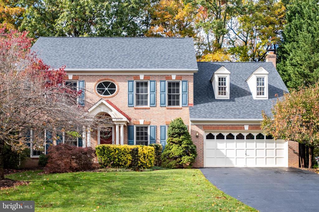 8625 OAK CHASE CIRCLE