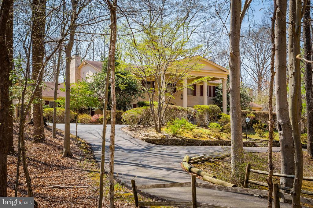 10525 SUMMERWIND LANE