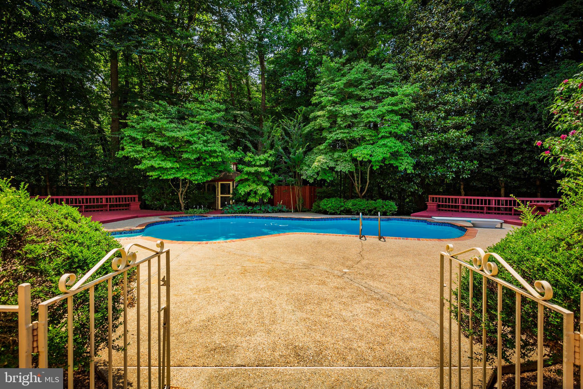 10525 SUMMERWIND LANE