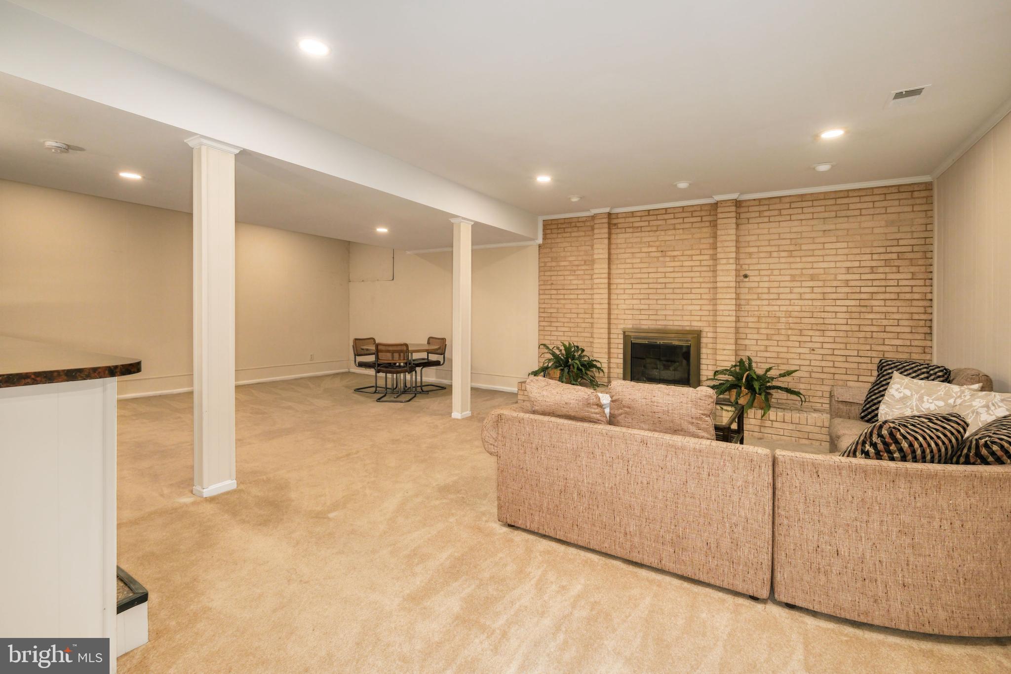 10525 SUMMERWIND LANE