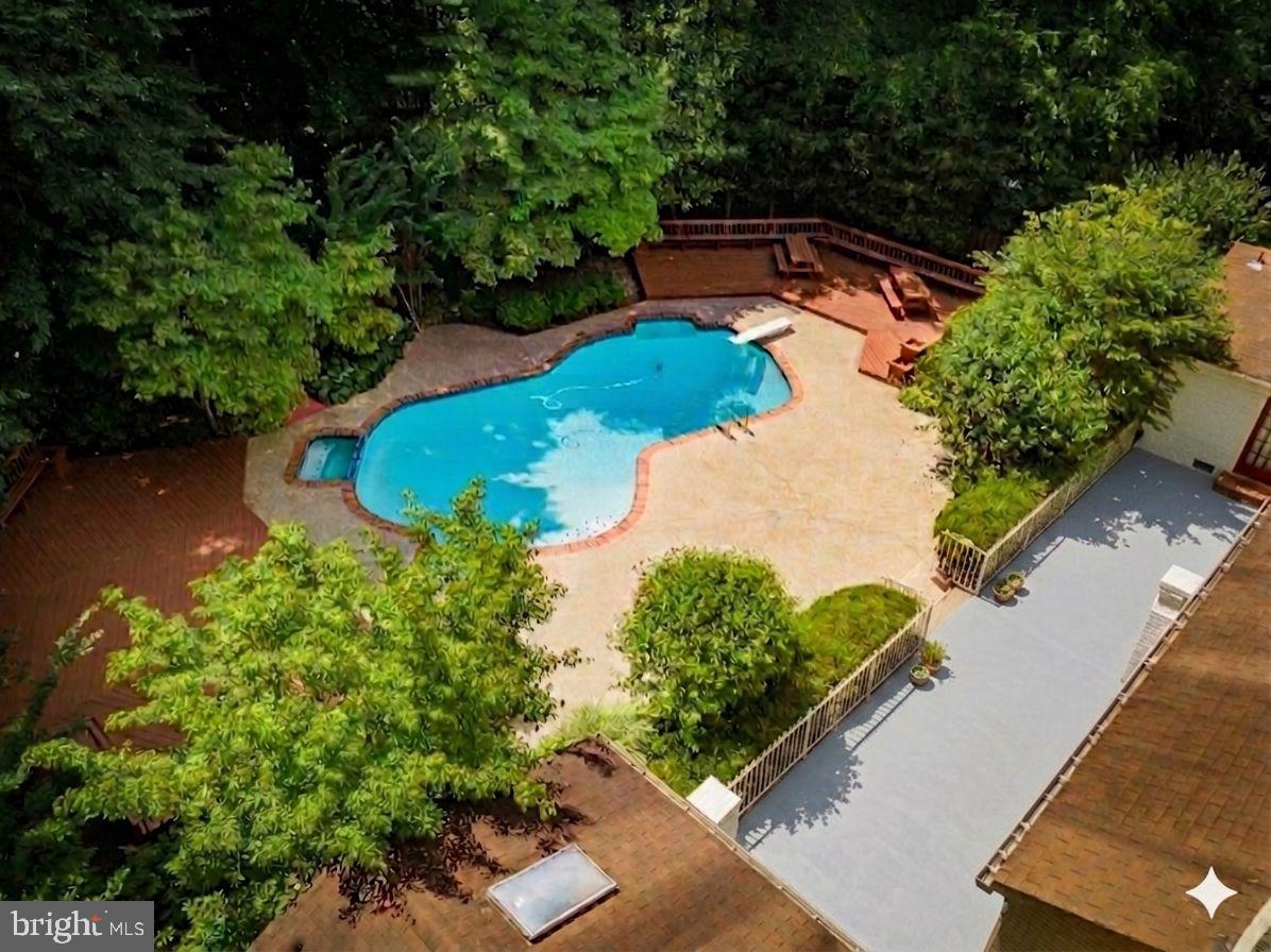 10525 SUMMERWIND LANE