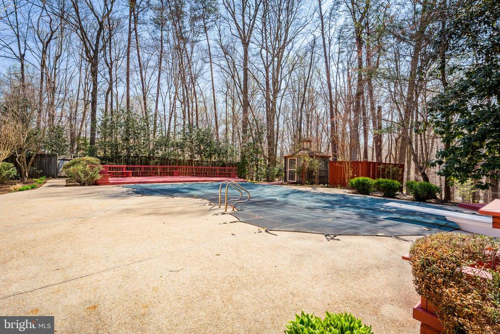 10525 SUMMERWIND LANE