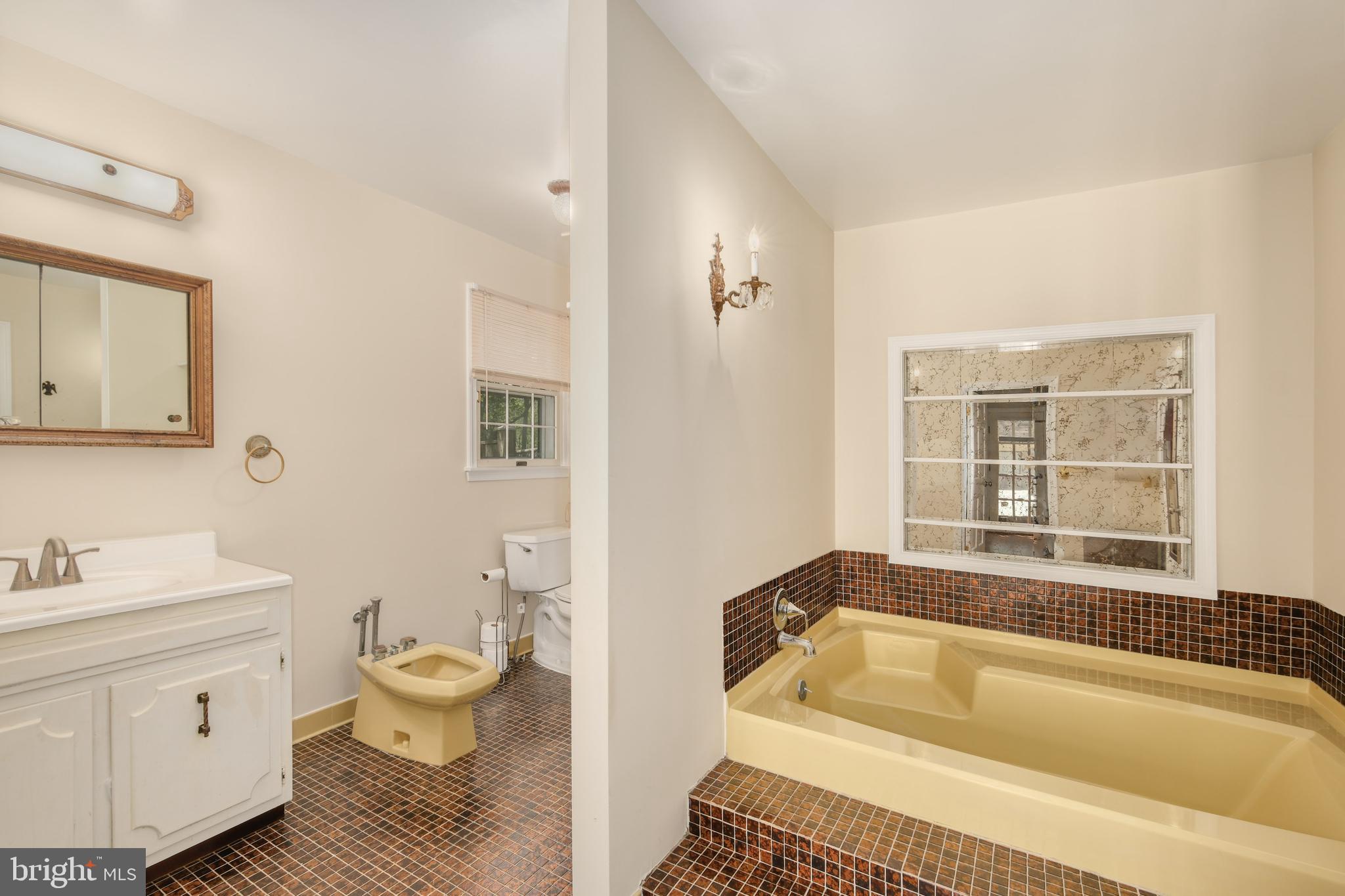 10525 SUMMERWIND LANE