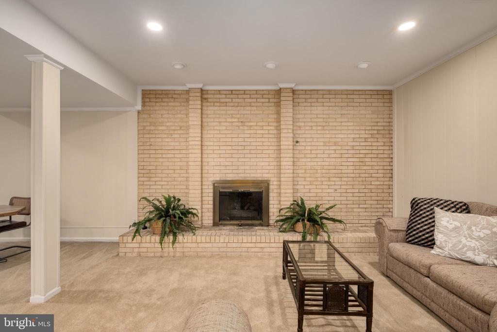 10525 SUMMERWIND LANE
