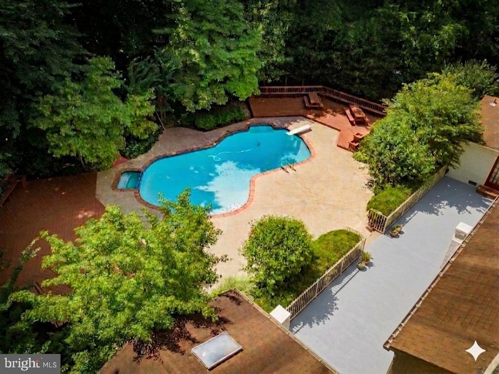 10525 SUMMERWIND LANE