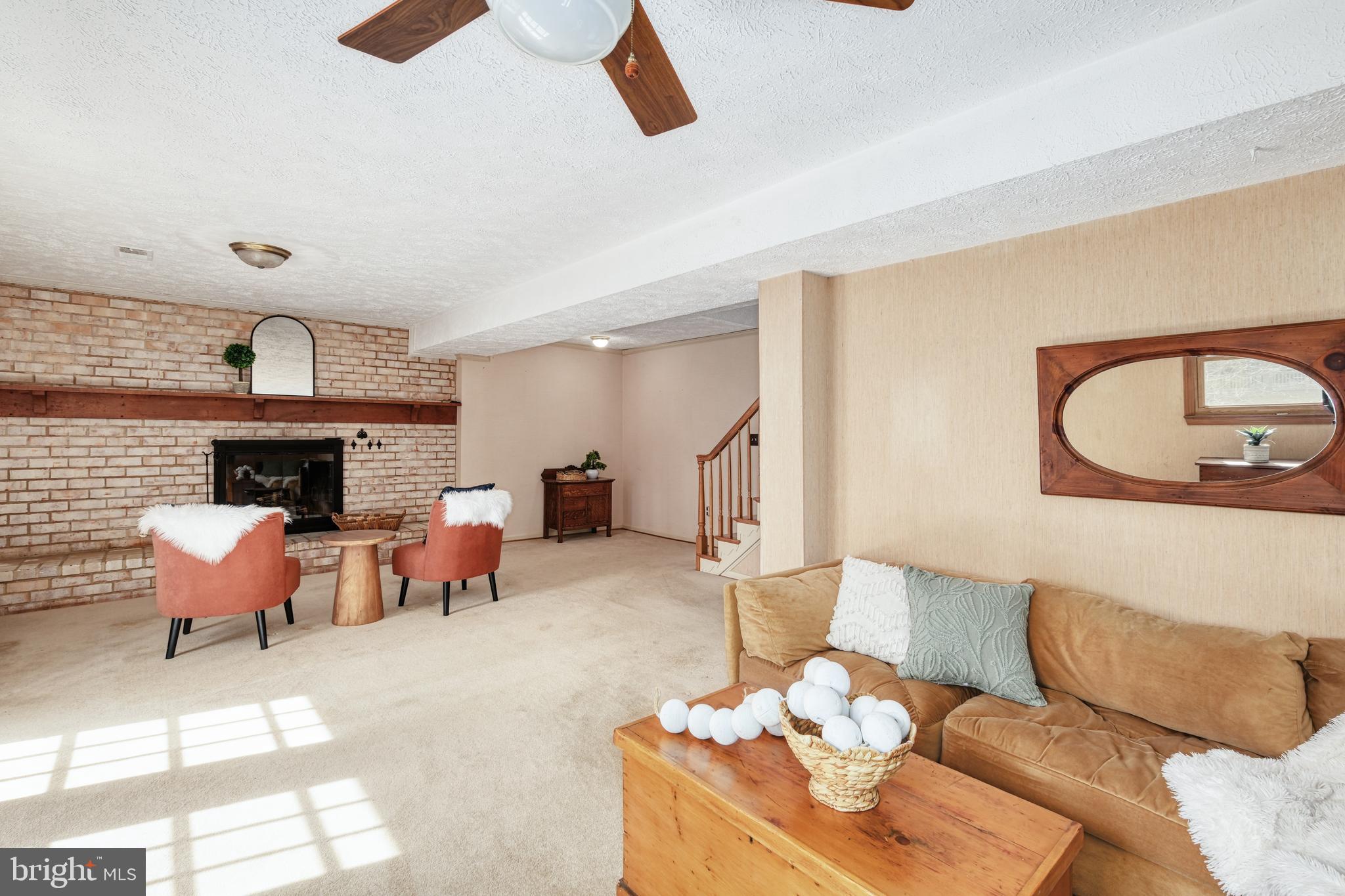 9121 DONNA DEAN DRIVE