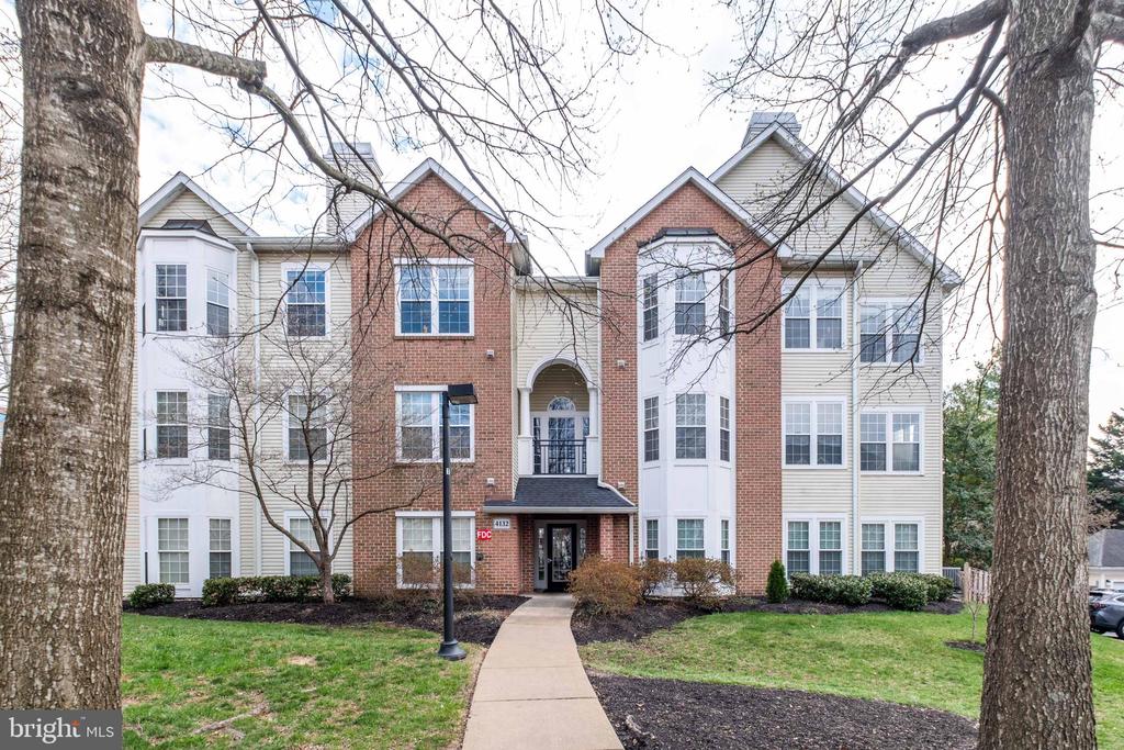 4132 FOUNTAINSIDE LANE 204