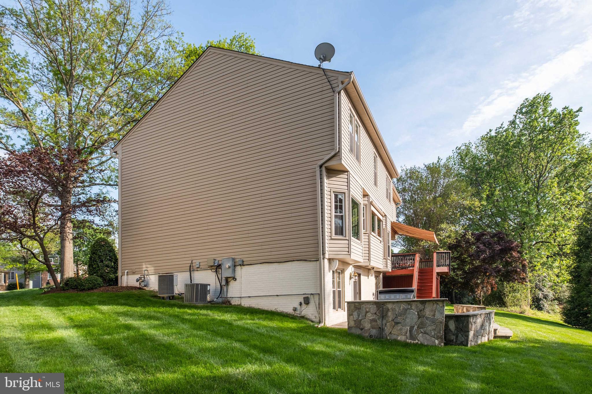 7904 WILLFIELD COURT
