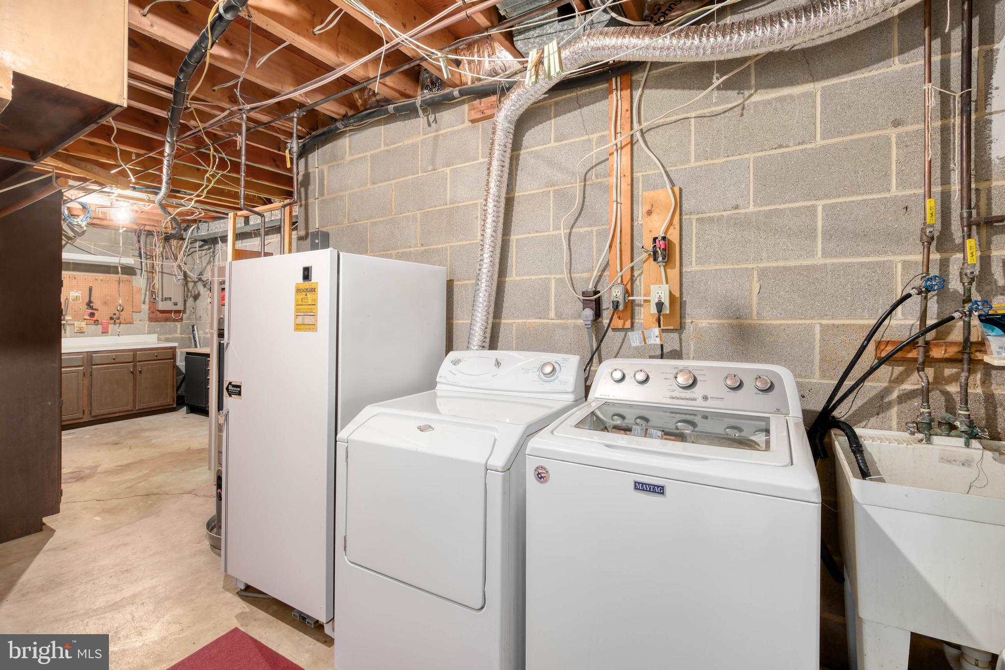 8709 POWDER HORN ROAD