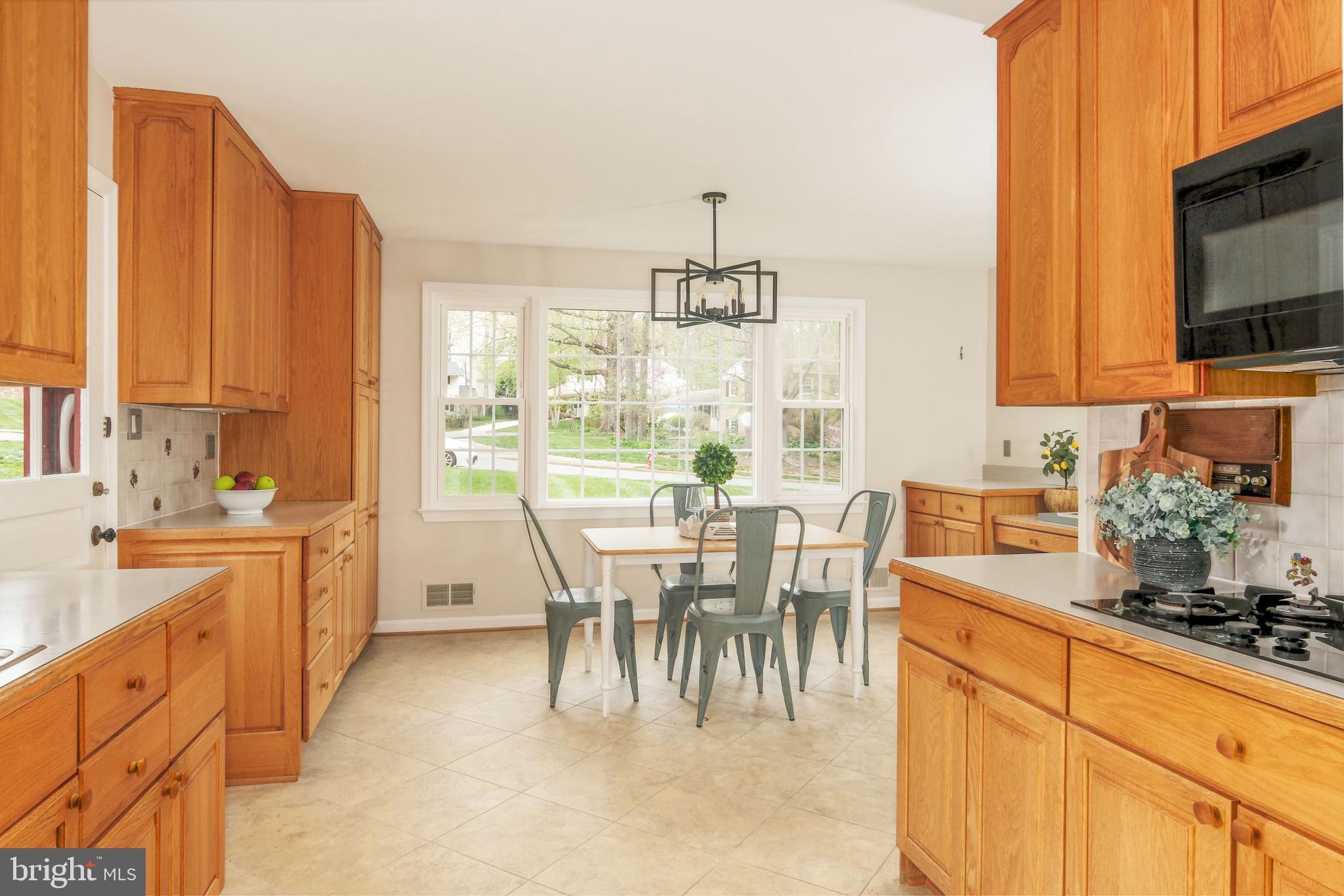 8709 POWDER HORN ROAD