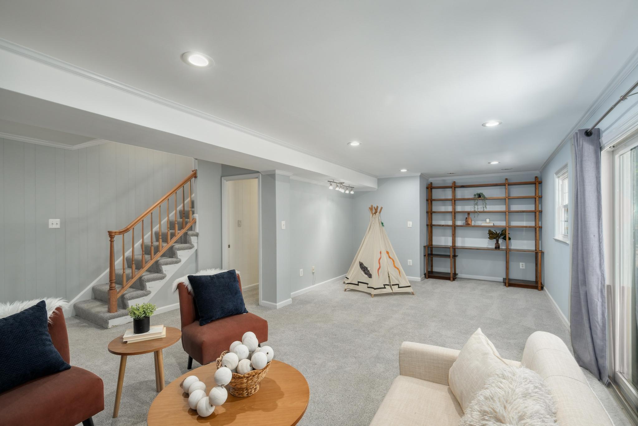 8709 POWDER HORN ROAD