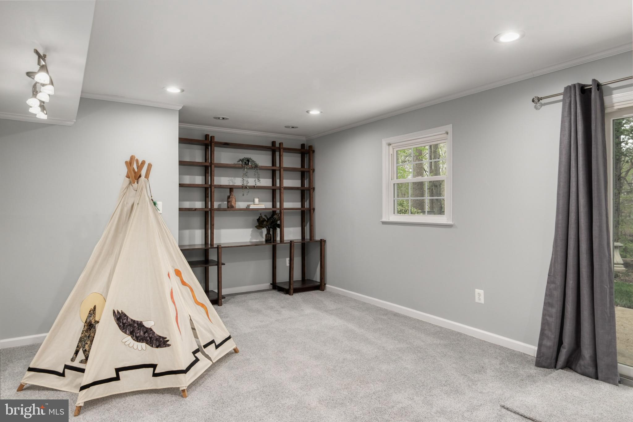 8709 POWDER HORN ROAD