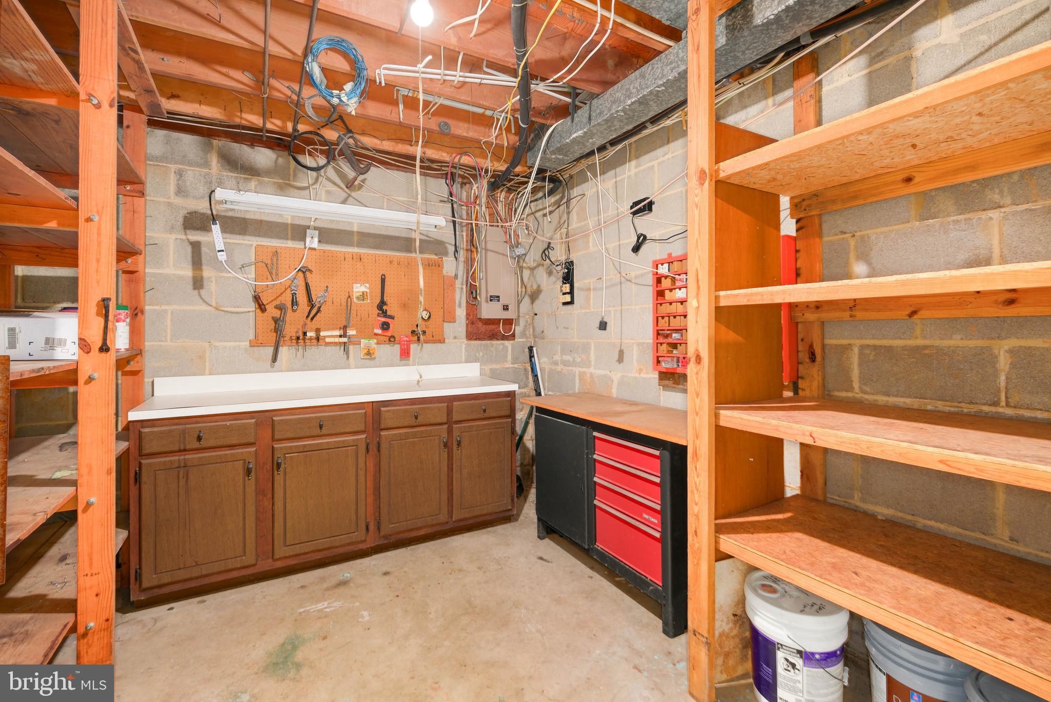 8709 POWDER HORN ROAD