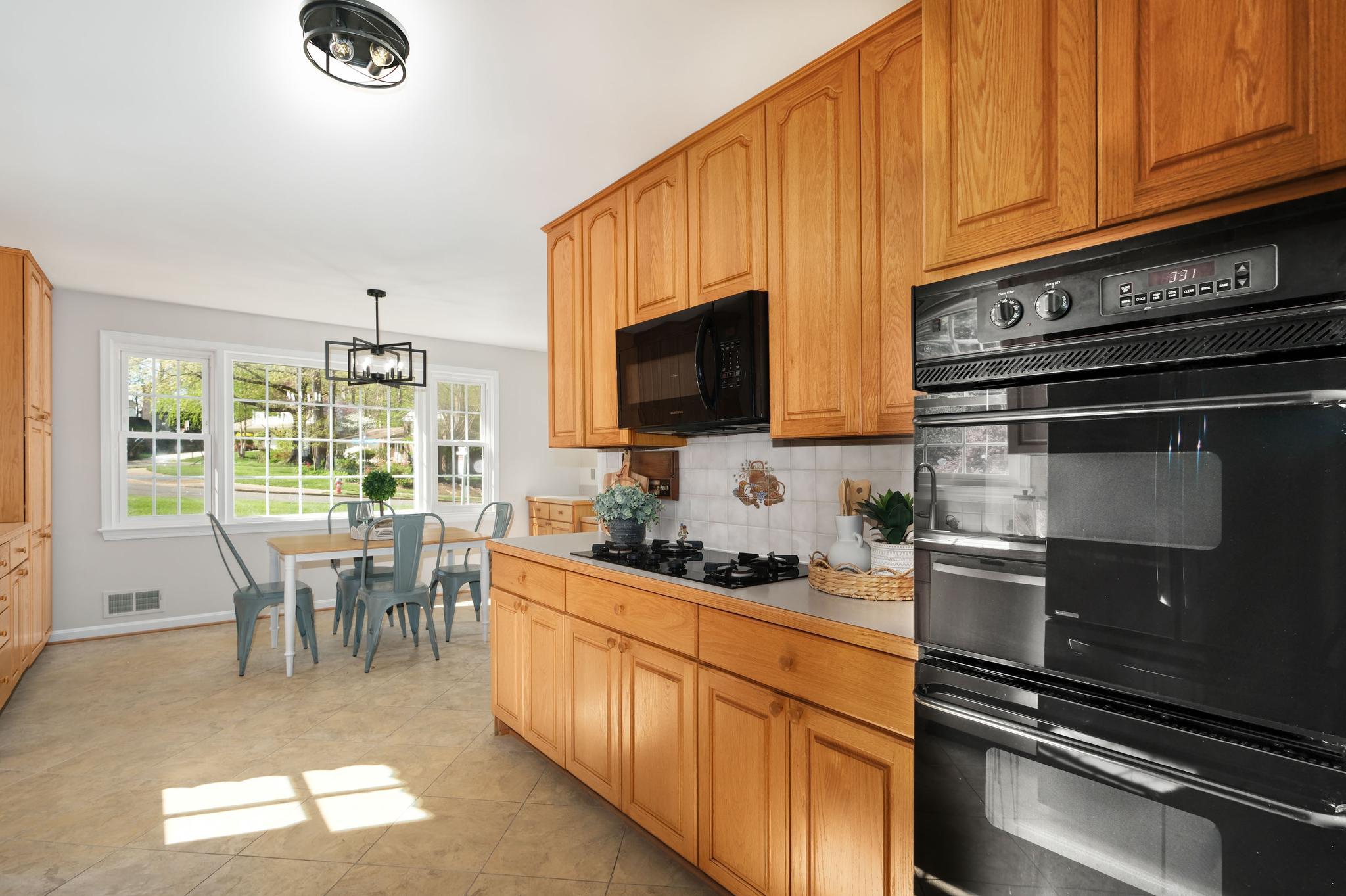 8709 POWDER HORN ROAD