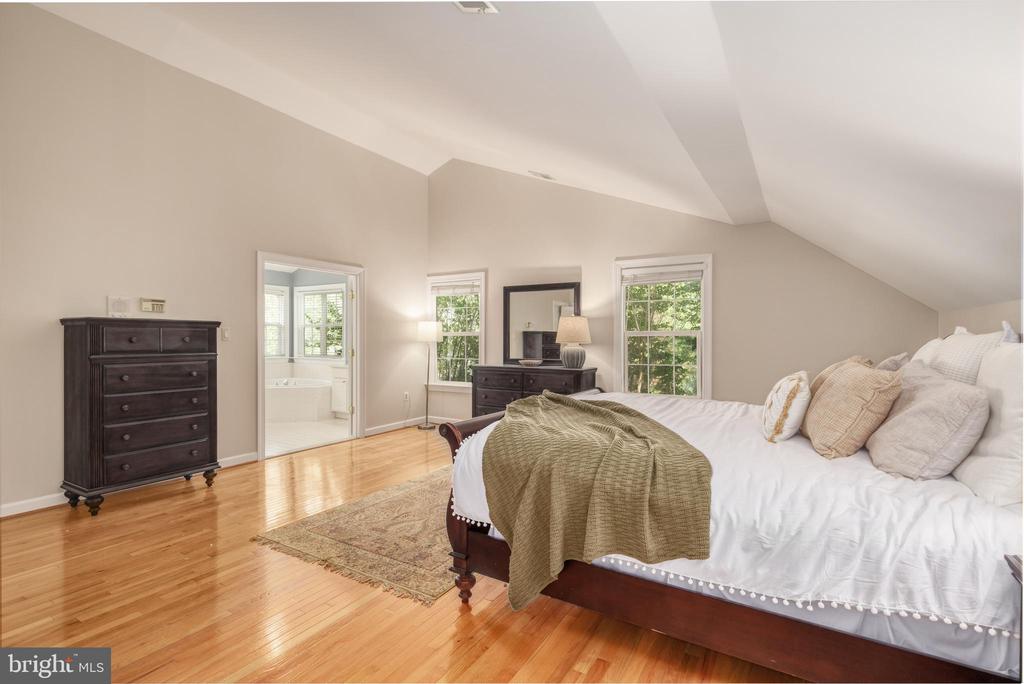 7811 THORNFIELD COURT