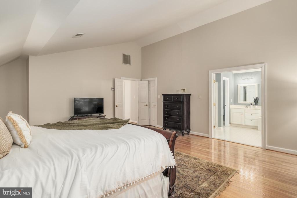 7811 THORNFIELD COURT