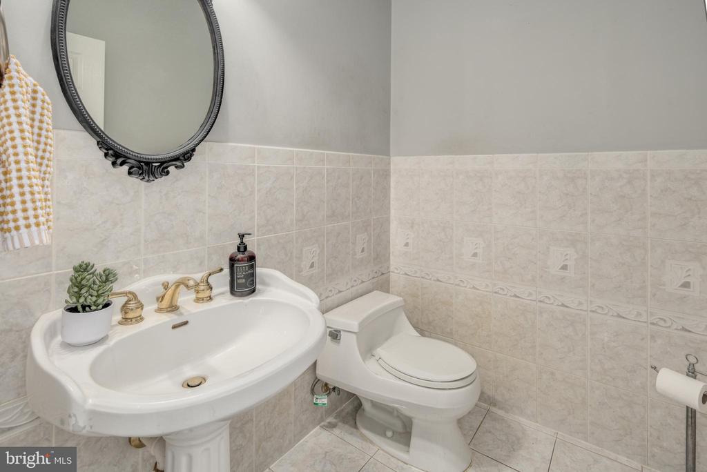 7811 THORNFIELD COURT