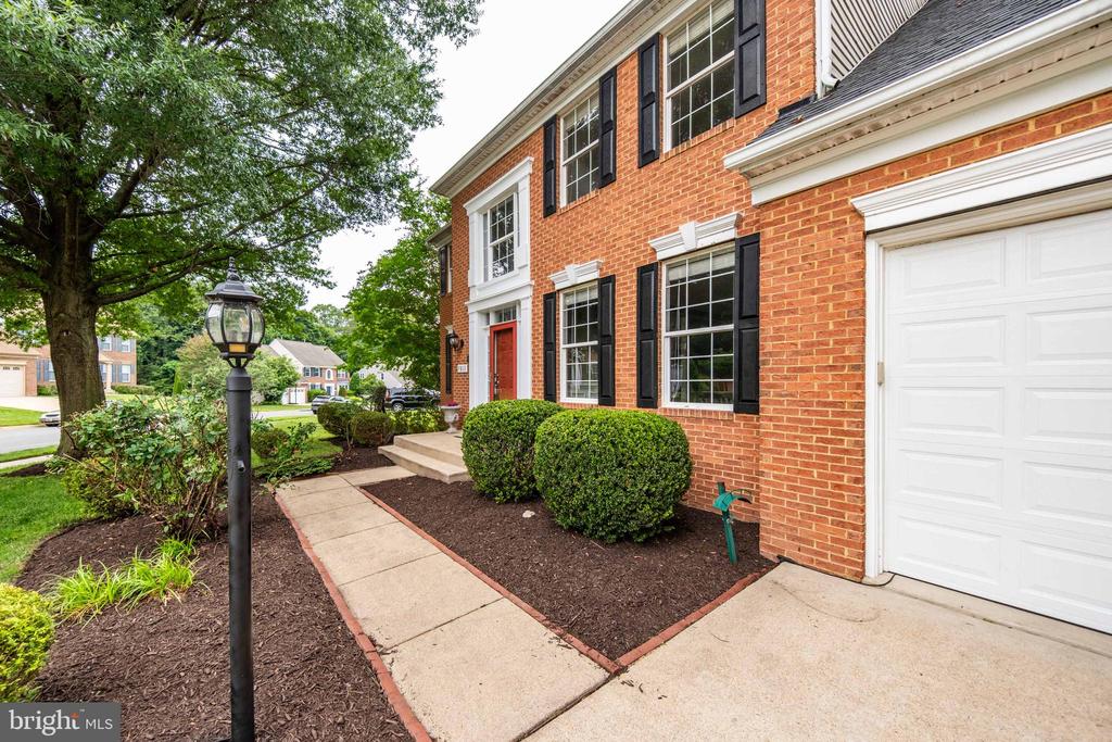 7811 THORNFIELD COURT