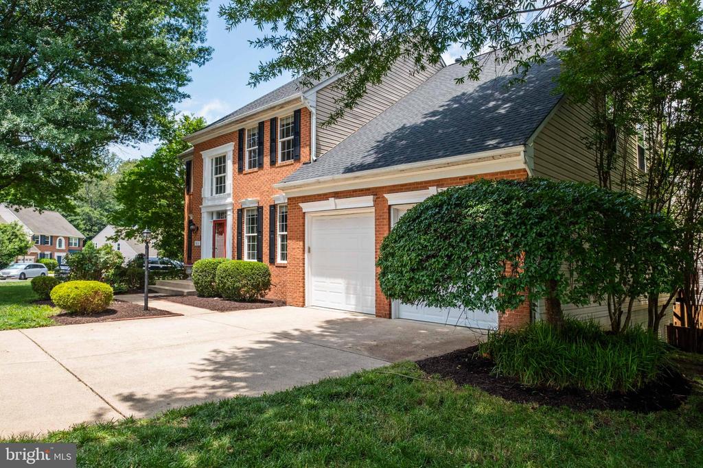 7811 THORNFIELD COURT
