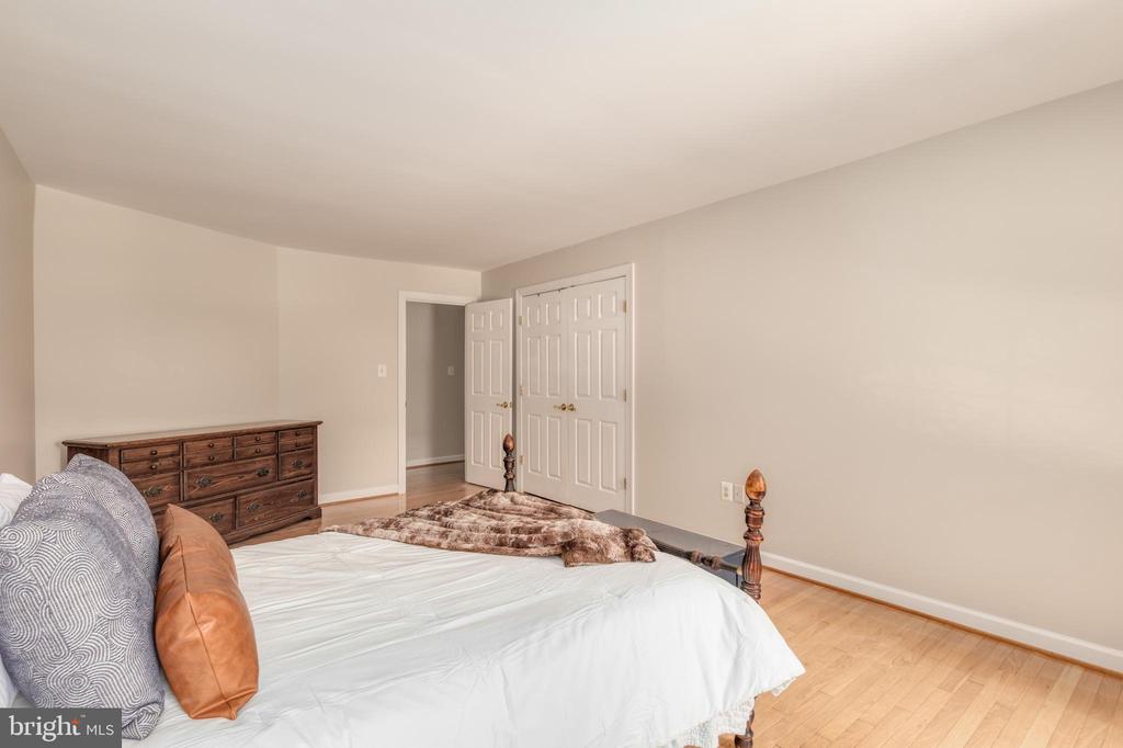 7811 THORNFIELD COURT