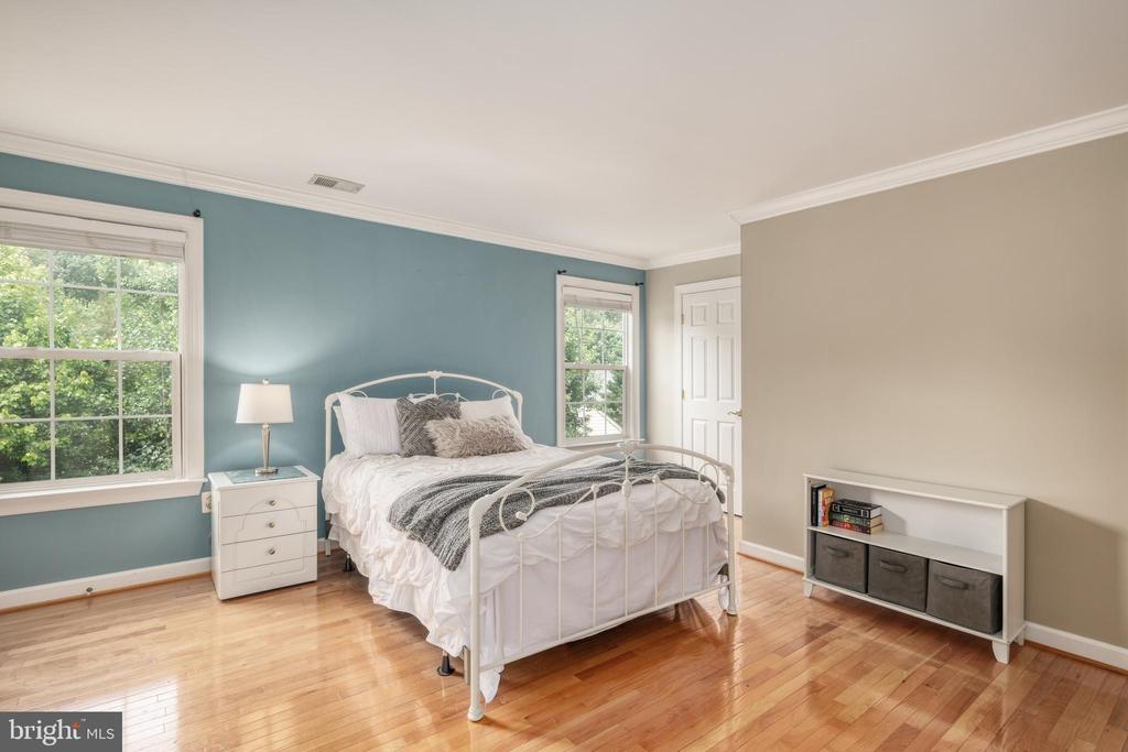 7811 THORNFIELD COURT