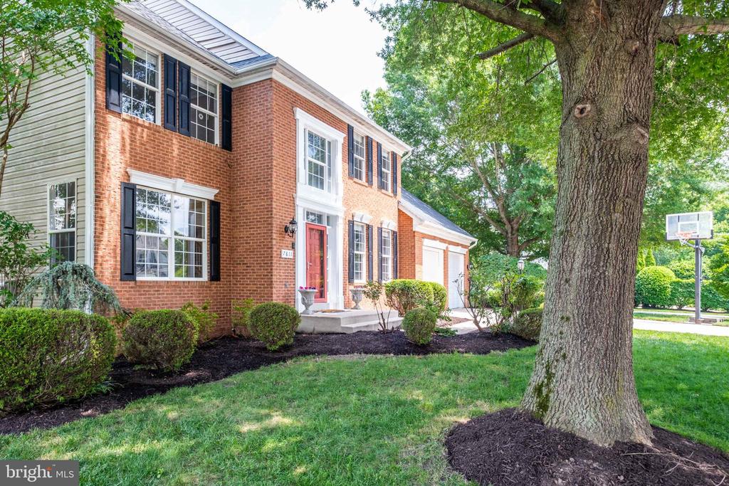 7811 THORNFIELD COURT