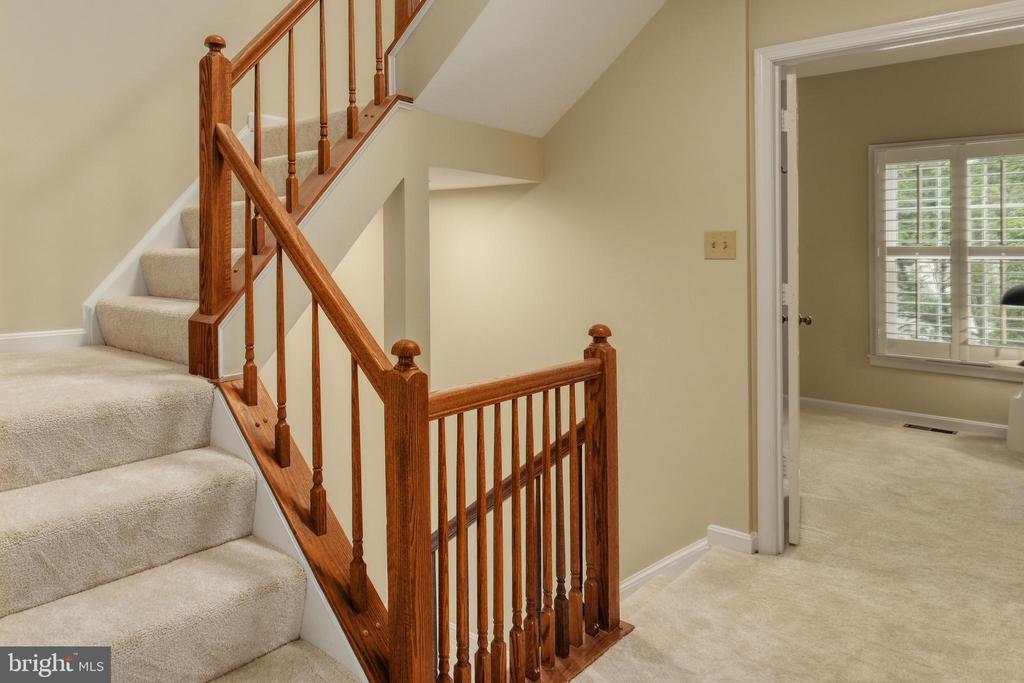 8174 CLIFFVIEW AVENUE