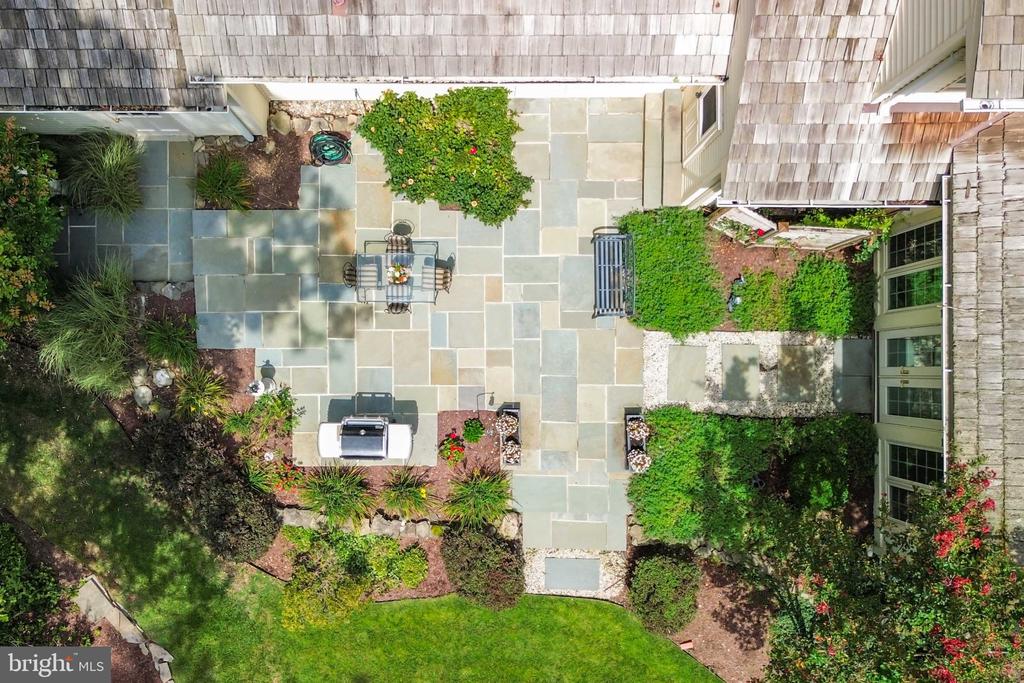 8107 VISTA POINT LANE