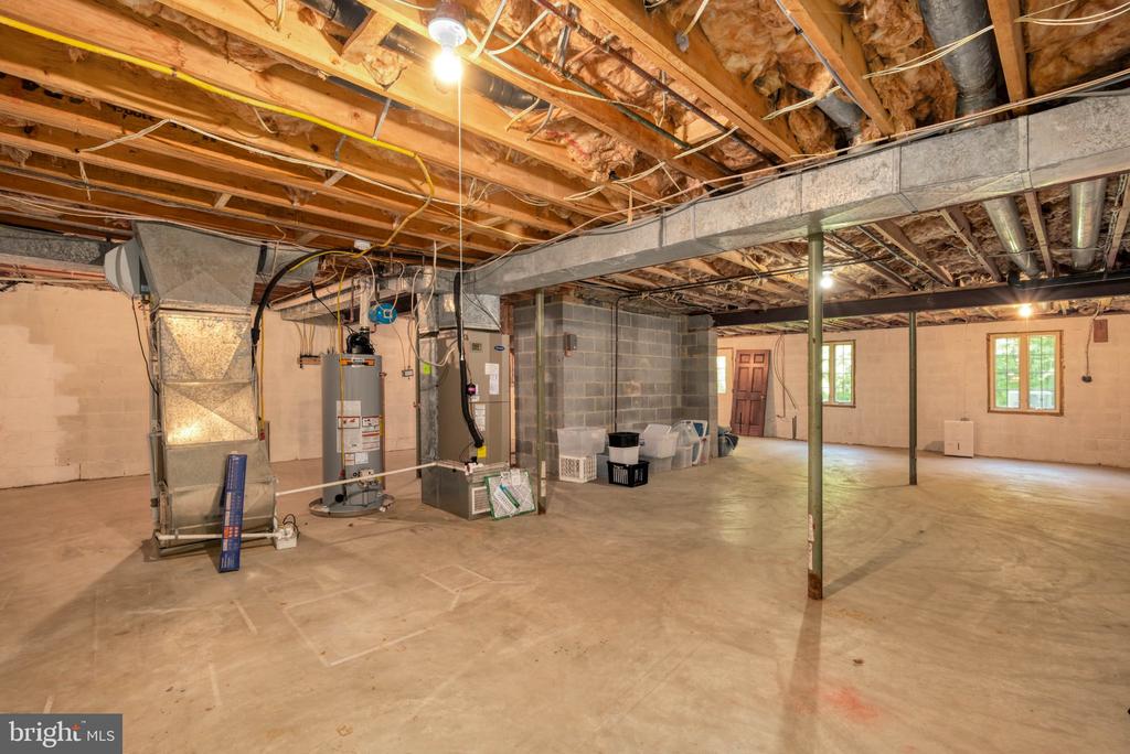 8107 VISTA POINT LANE