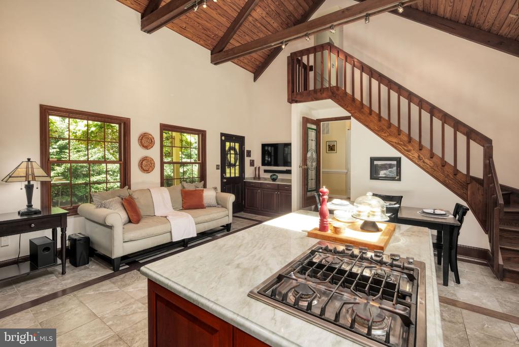8107 VISTA POINT LANE