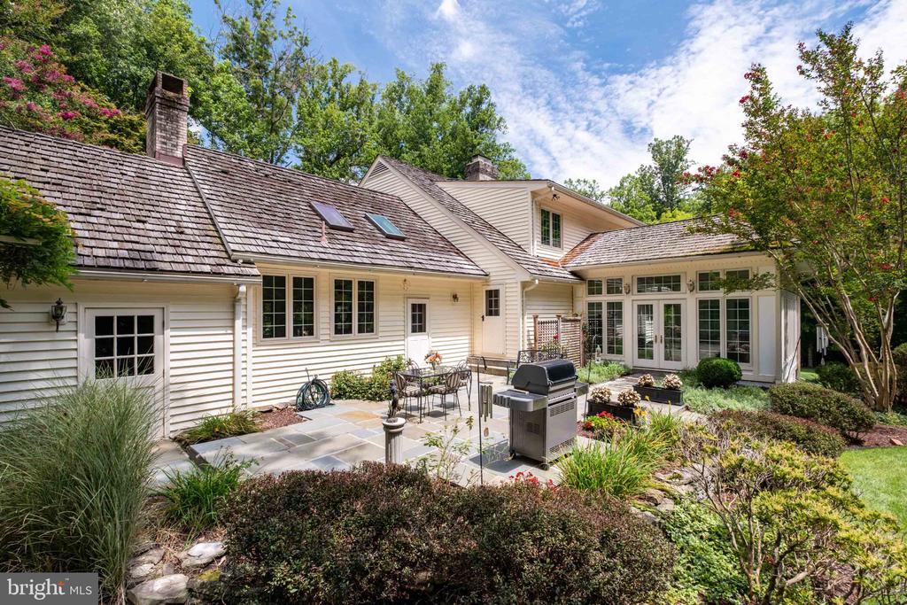 8107 VISTA POINT LANE
