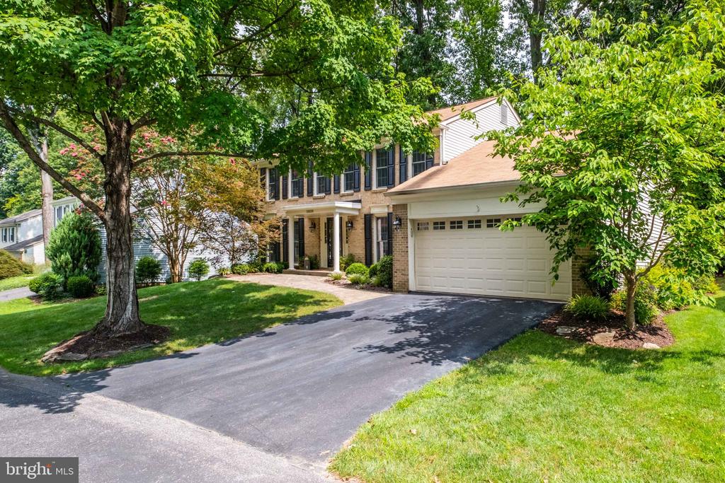 10838 BURR OAK WAY