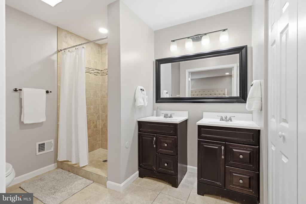 5415 LONG BOAT COURT