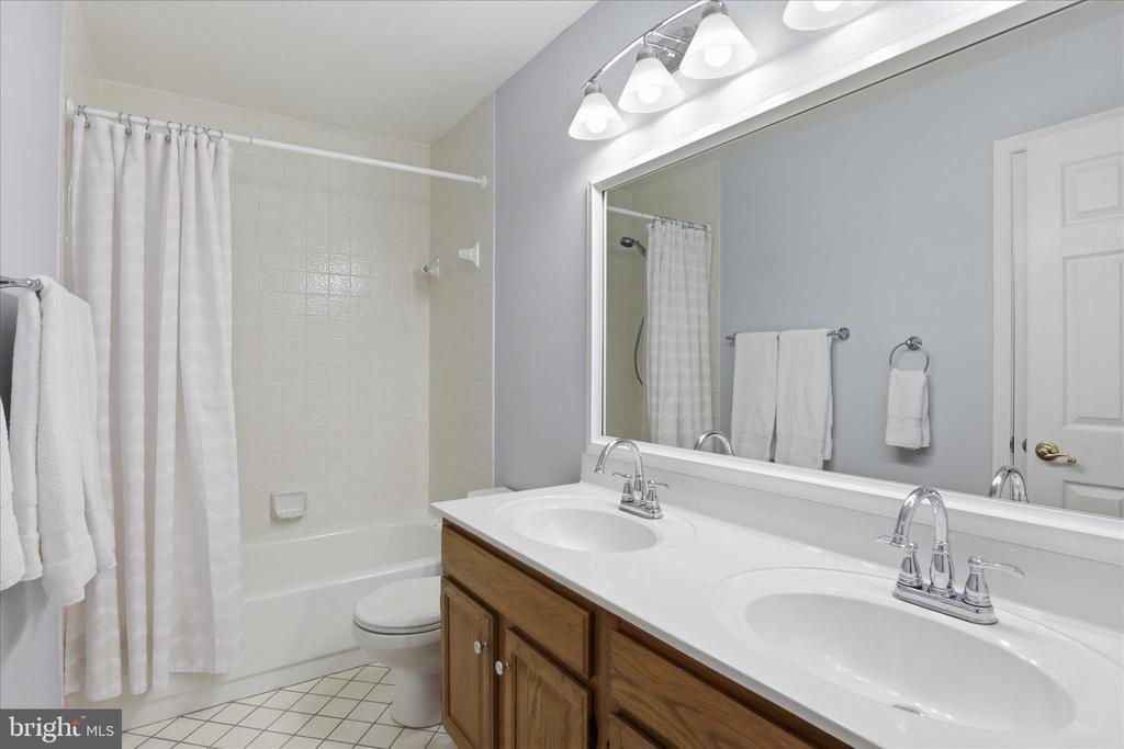 3424 SILVER MAPLE PLACE