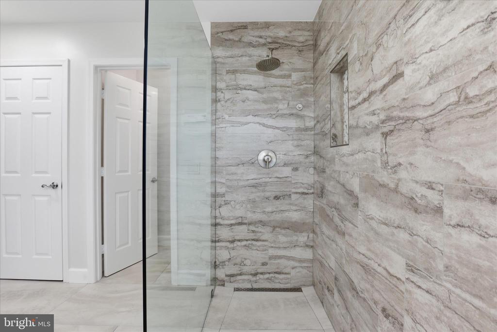 3424 SILVER MAPLE PLACE