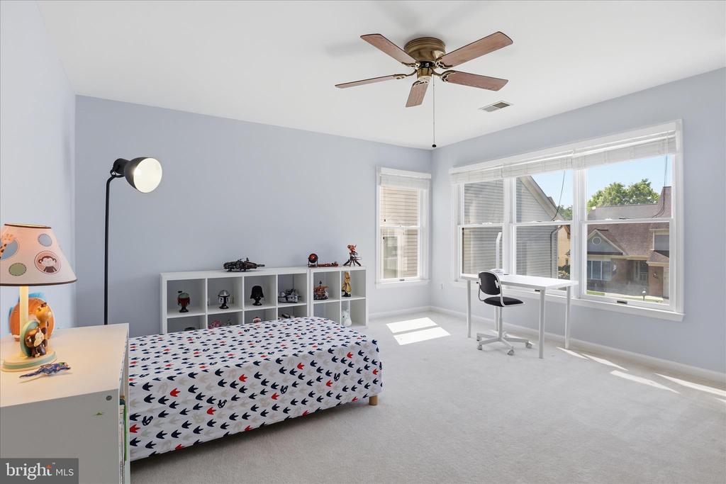 3424 SILVER MAPLE PLACE