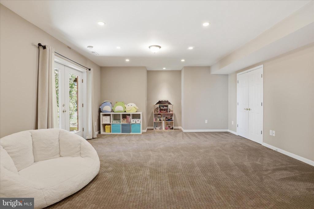 3424 SILVER MAPLE PLACE