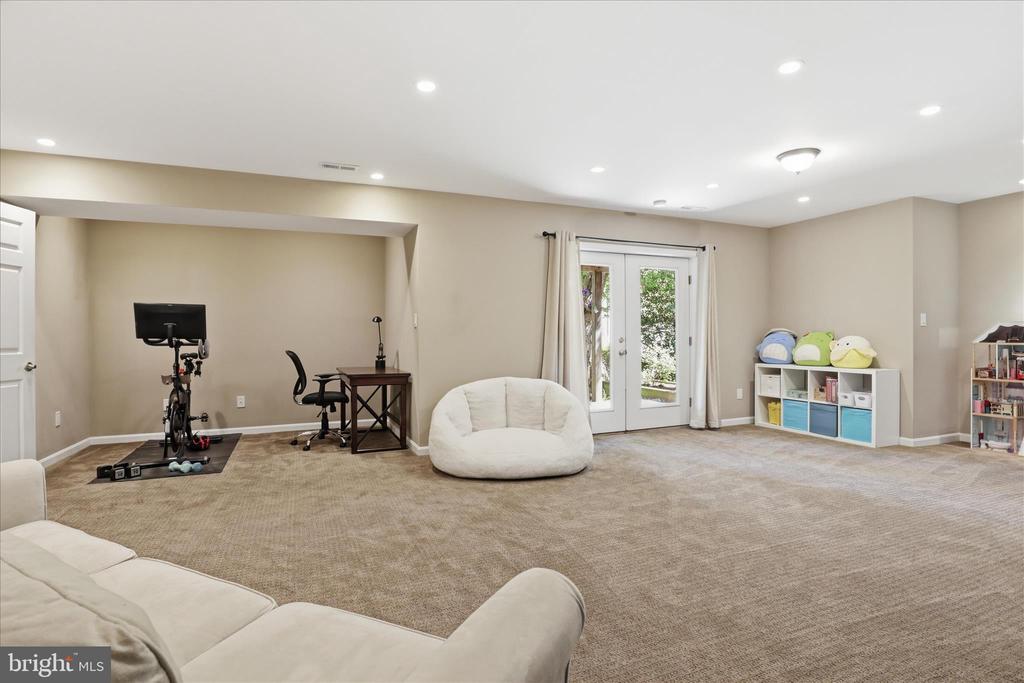 3424 SILVER MAPLE PLACE