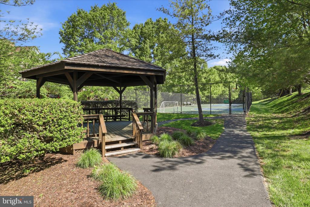 3424 SILVER MAPLE PLACE