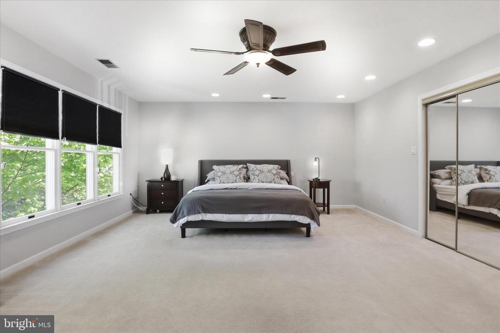 3424 SILVER MAPLE PLACE