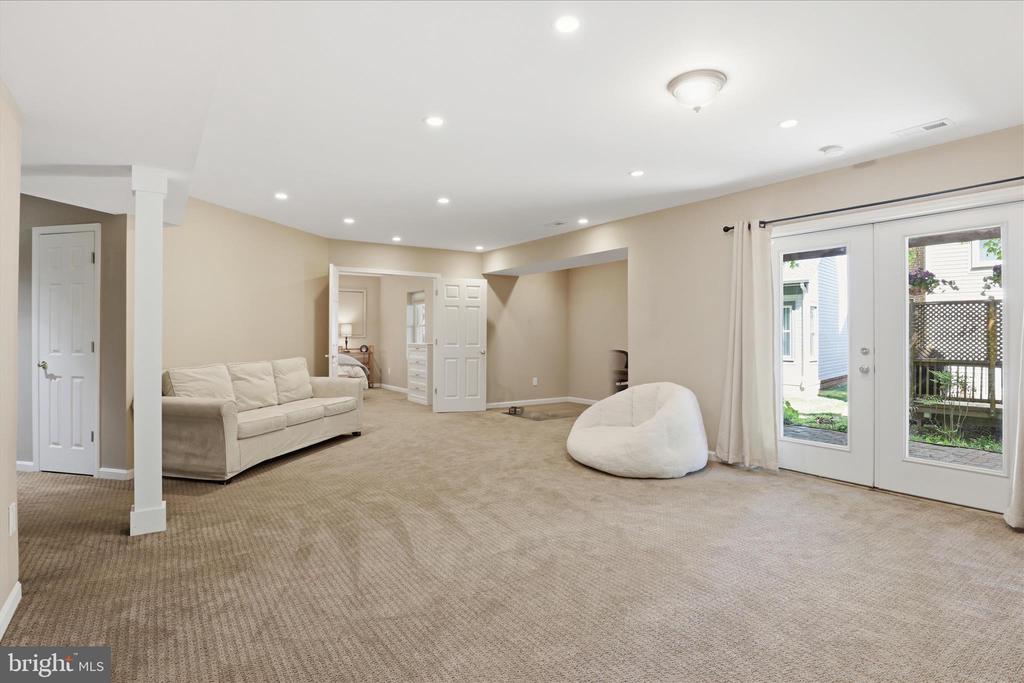 3424 SILVER MAPLE PLACE