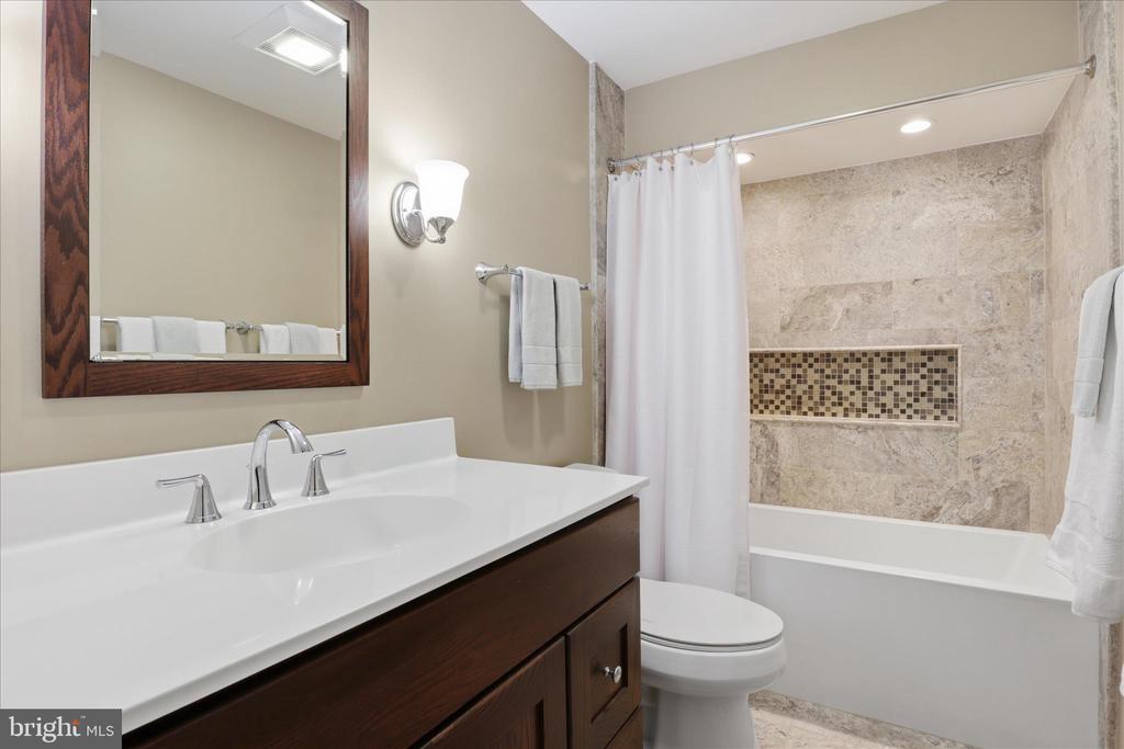 3424 SILVER MAPLE PLACE