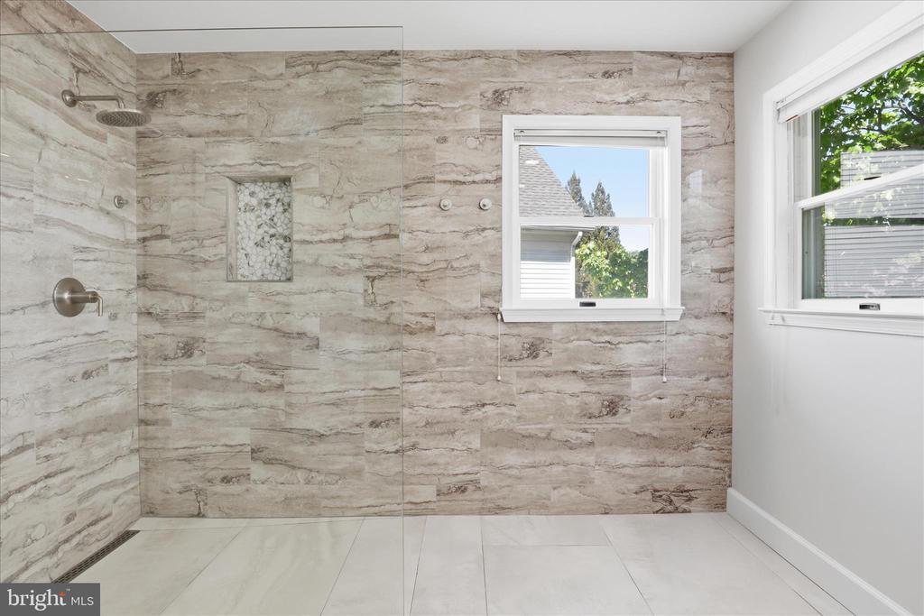 3424 SILVER MAPLE PLACE