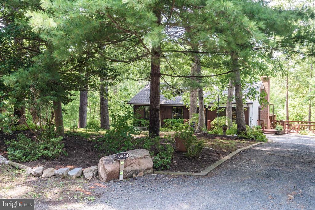 10924 RAVENWOOD DRIVE