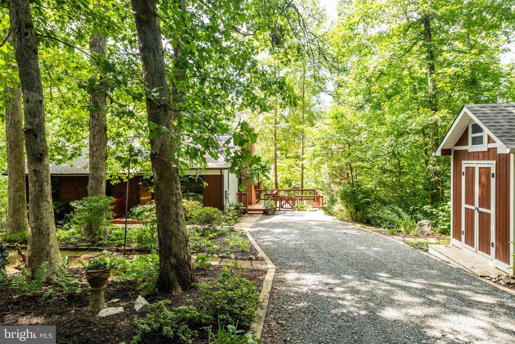 10924 RAVENWOOD DRIVE