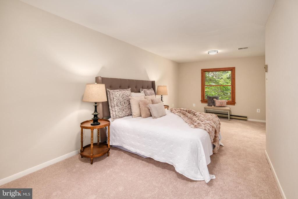 10924 RAVENWOOD DRIVE