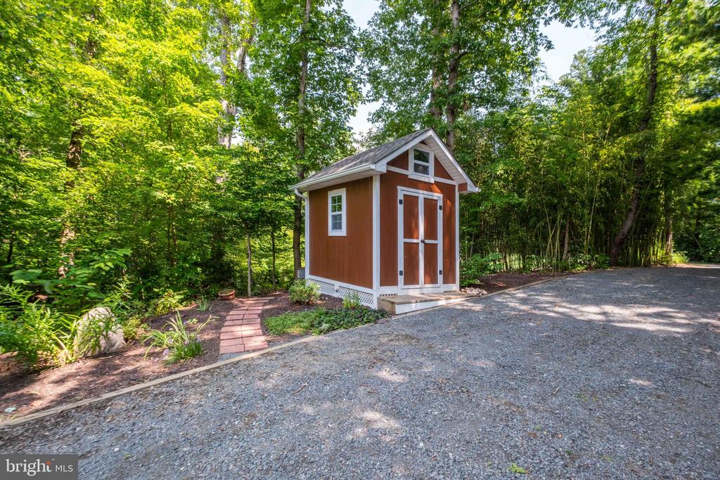 10924 RAVENWOOD DRIVE