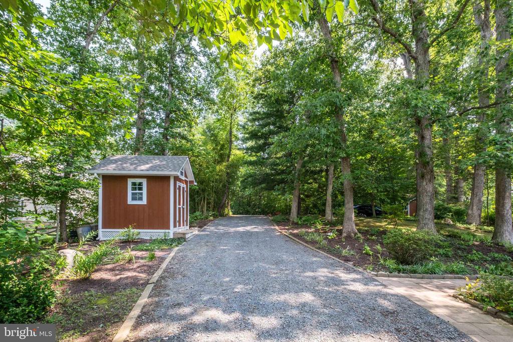 10924 RAVENWOOD DRIVE
