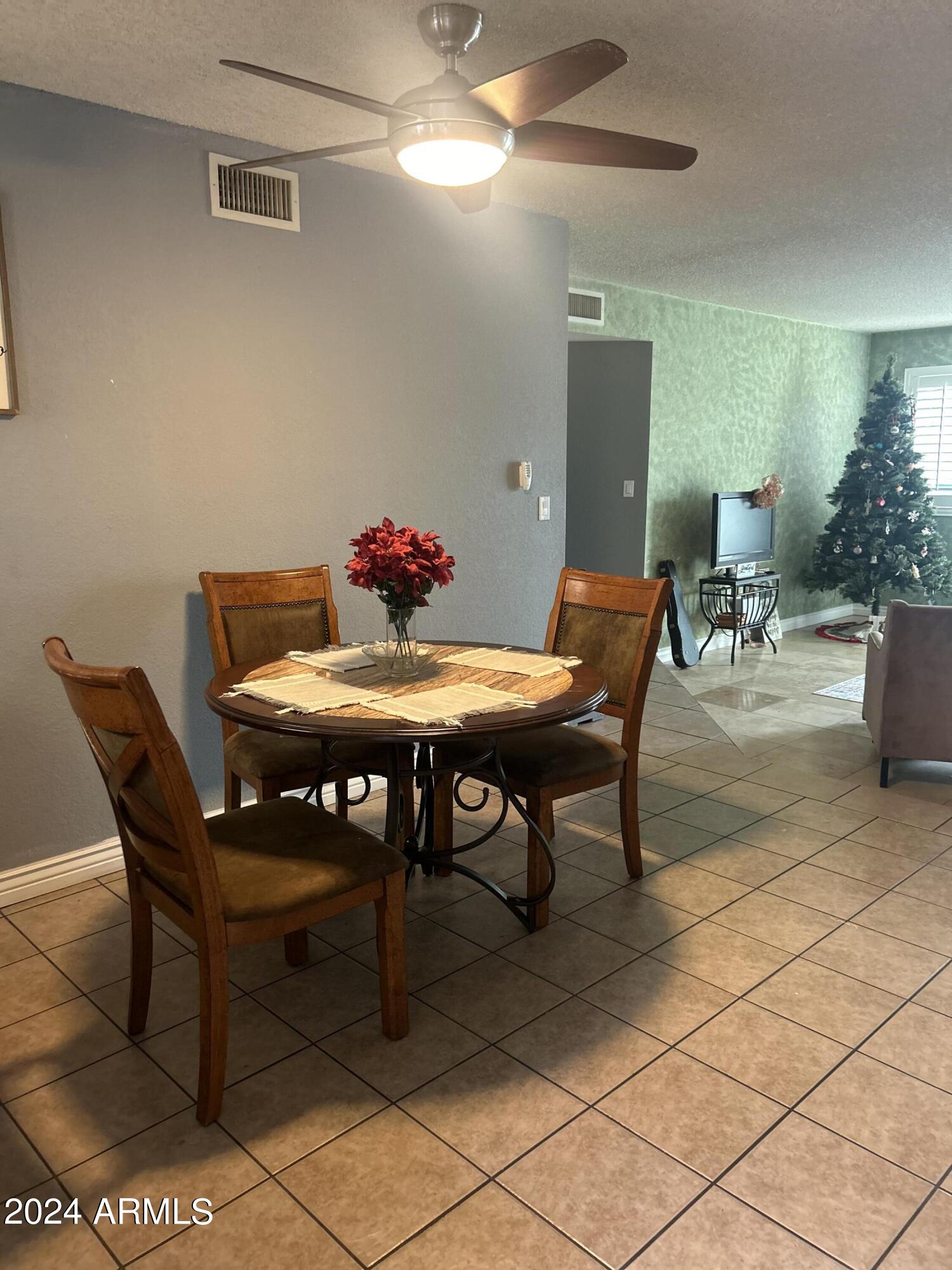 2409 W CAMPBELL Avenue, 11